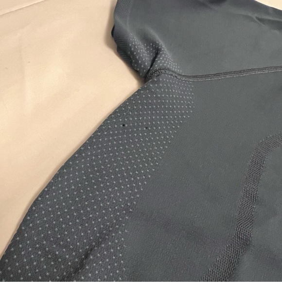 Lululemon High neck Swiftly Tech Crop 🤍 - Picture 2 of 6